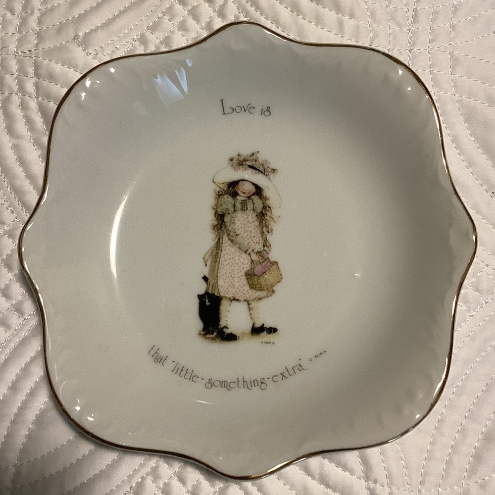 Hollie Hobby plate 7 inches